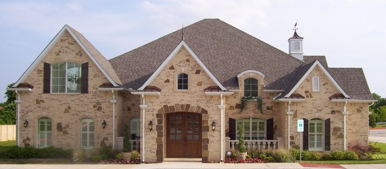 Front view of the Hartland Cat Hospital building